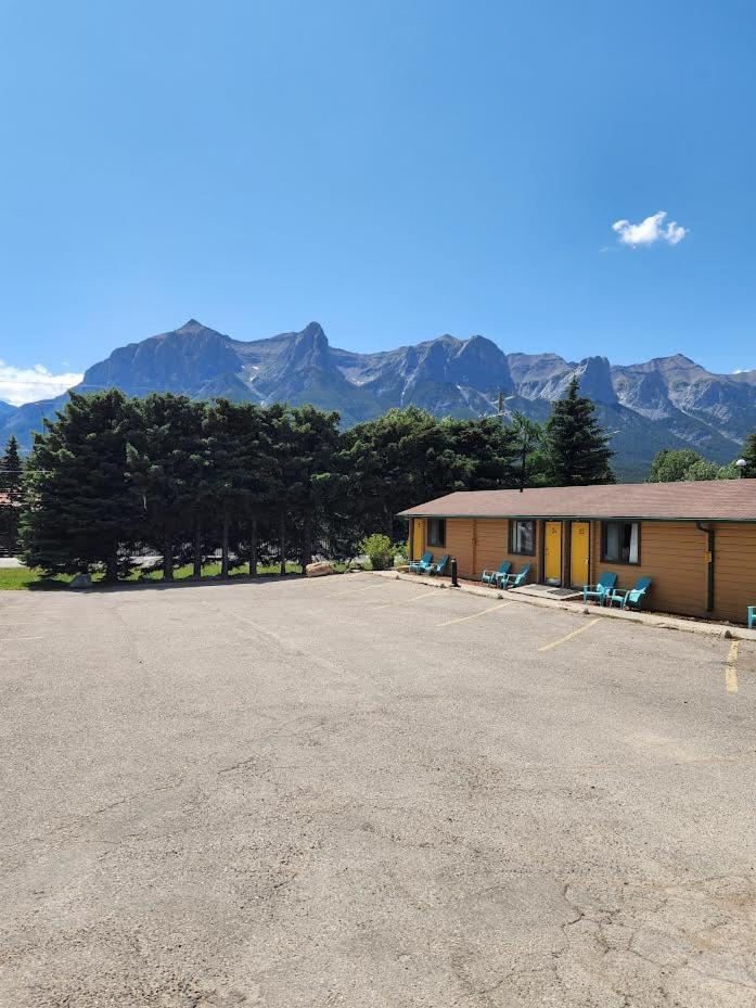 Rundle Mountain Lodge Canmore Exterior photo