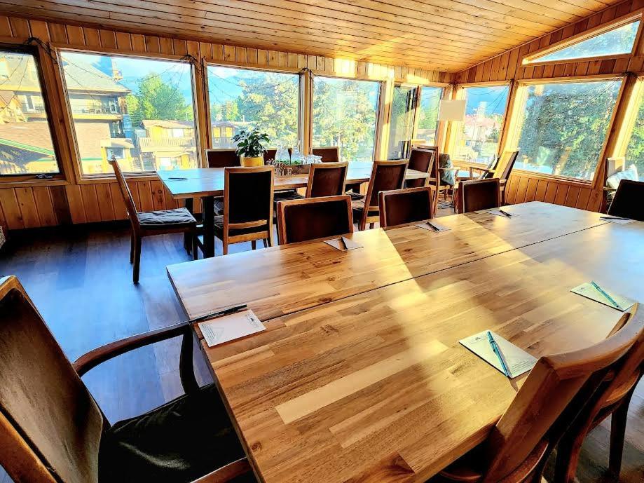 Rundle Mountain Lodge Canmore Exterior photo